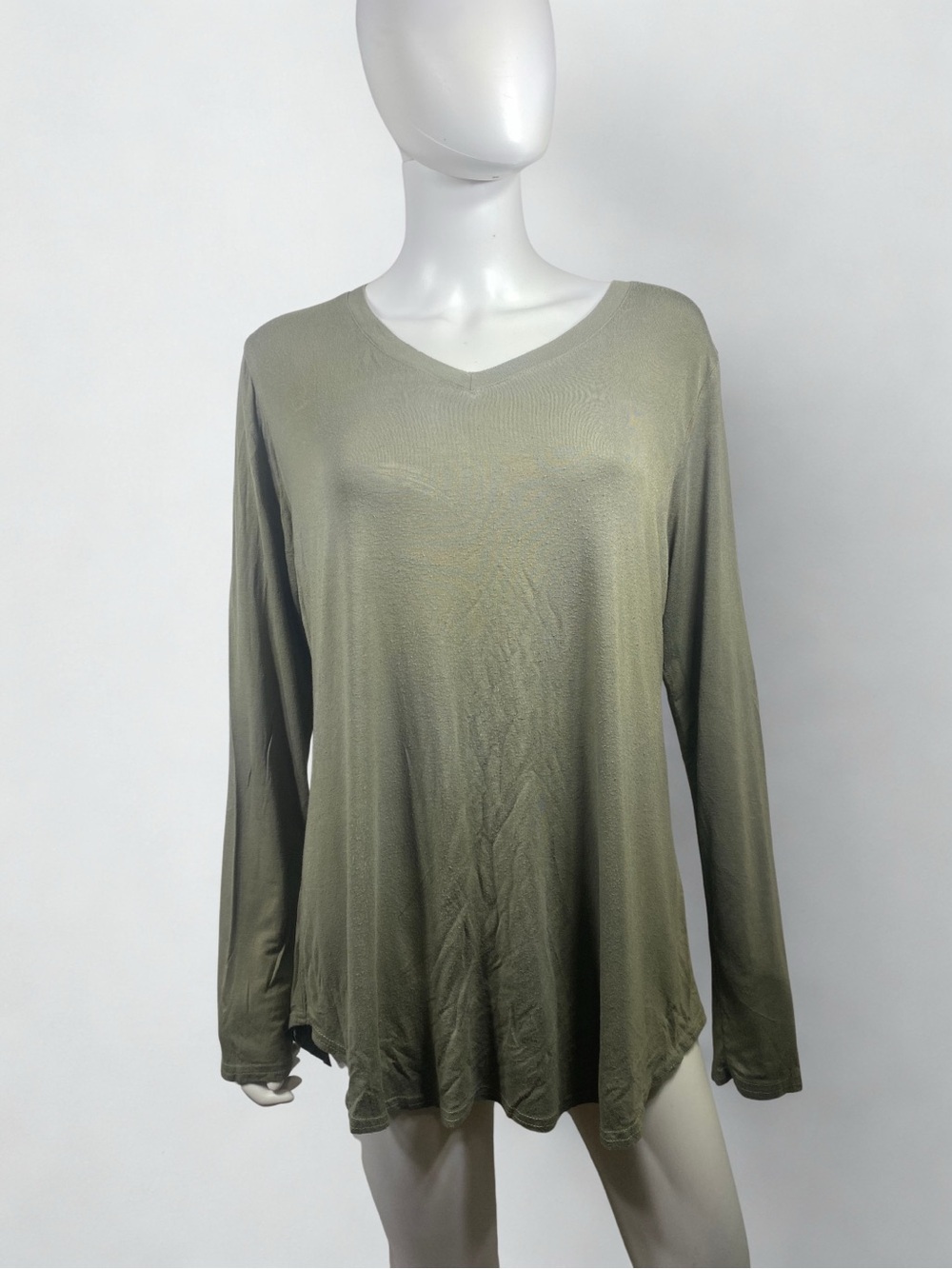Women’s Green V-Neck Long Sleeve Top